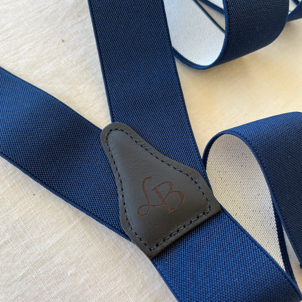 
                  
                    Bretelles homme Unie Bleu Marine Charles dos cuir
                  
                