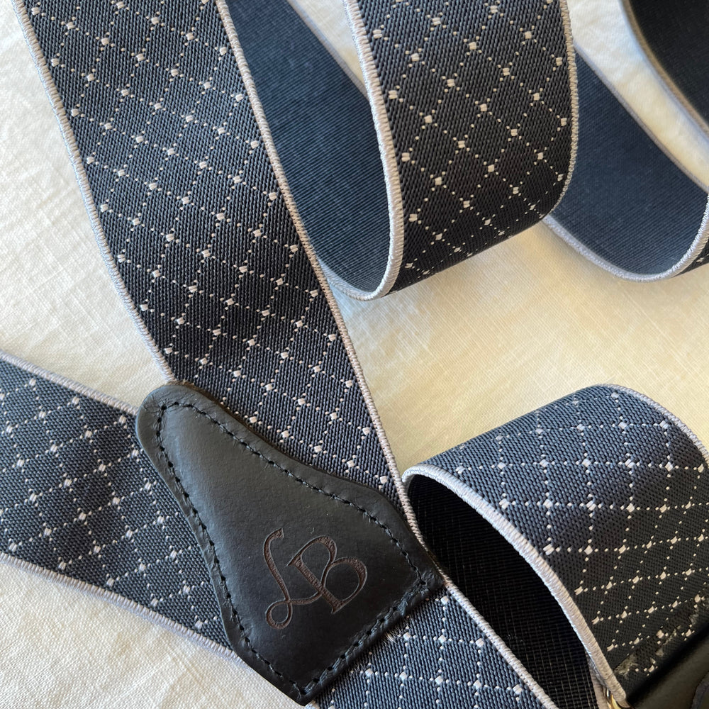 
                  
                    Bretelles homme bleu anthracite quadrille patte cuir Justin dos cuir
                  
                