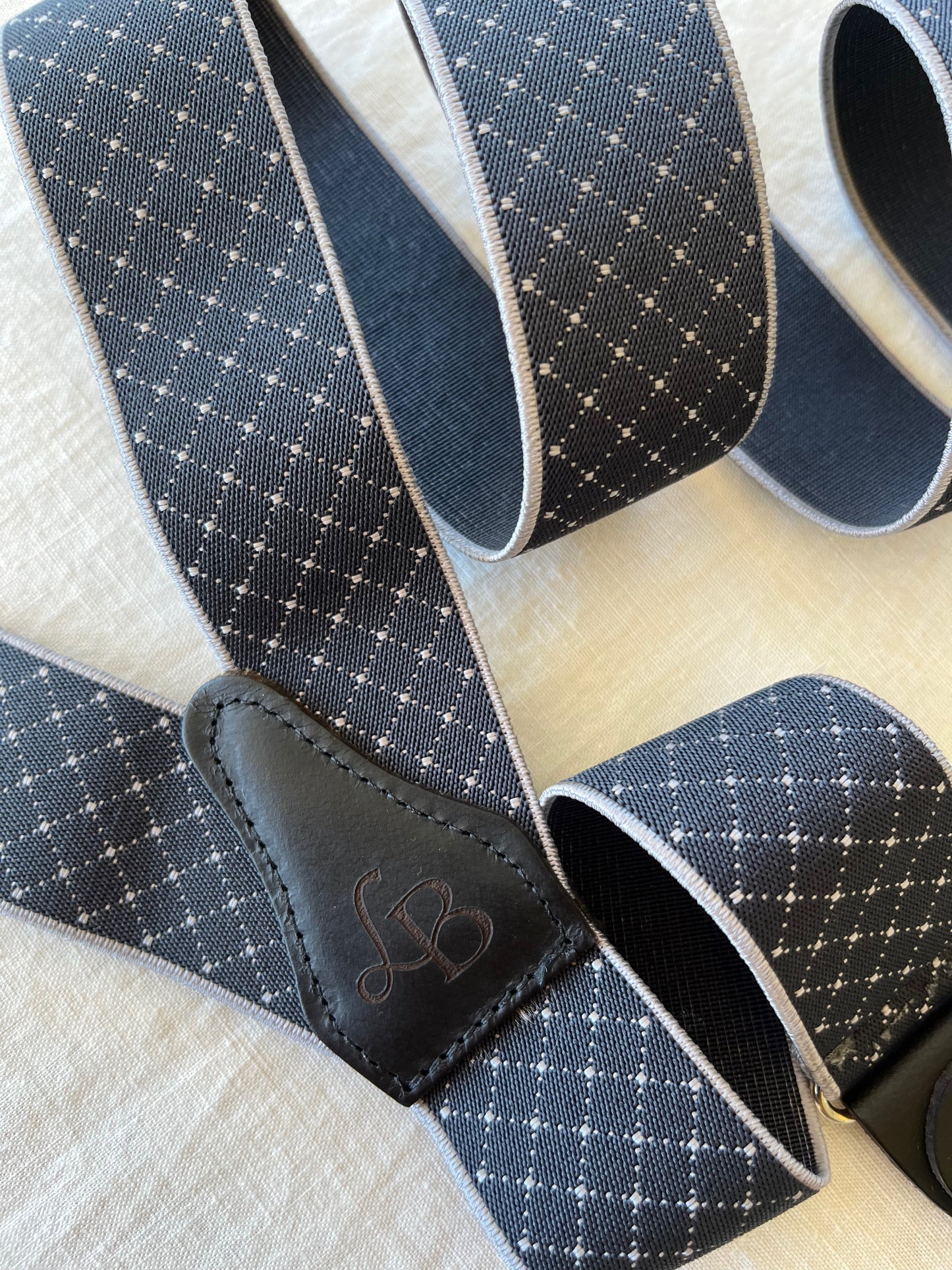 Bretelles homme bleu anthracite quadrille patte cuir Justin dos cuir