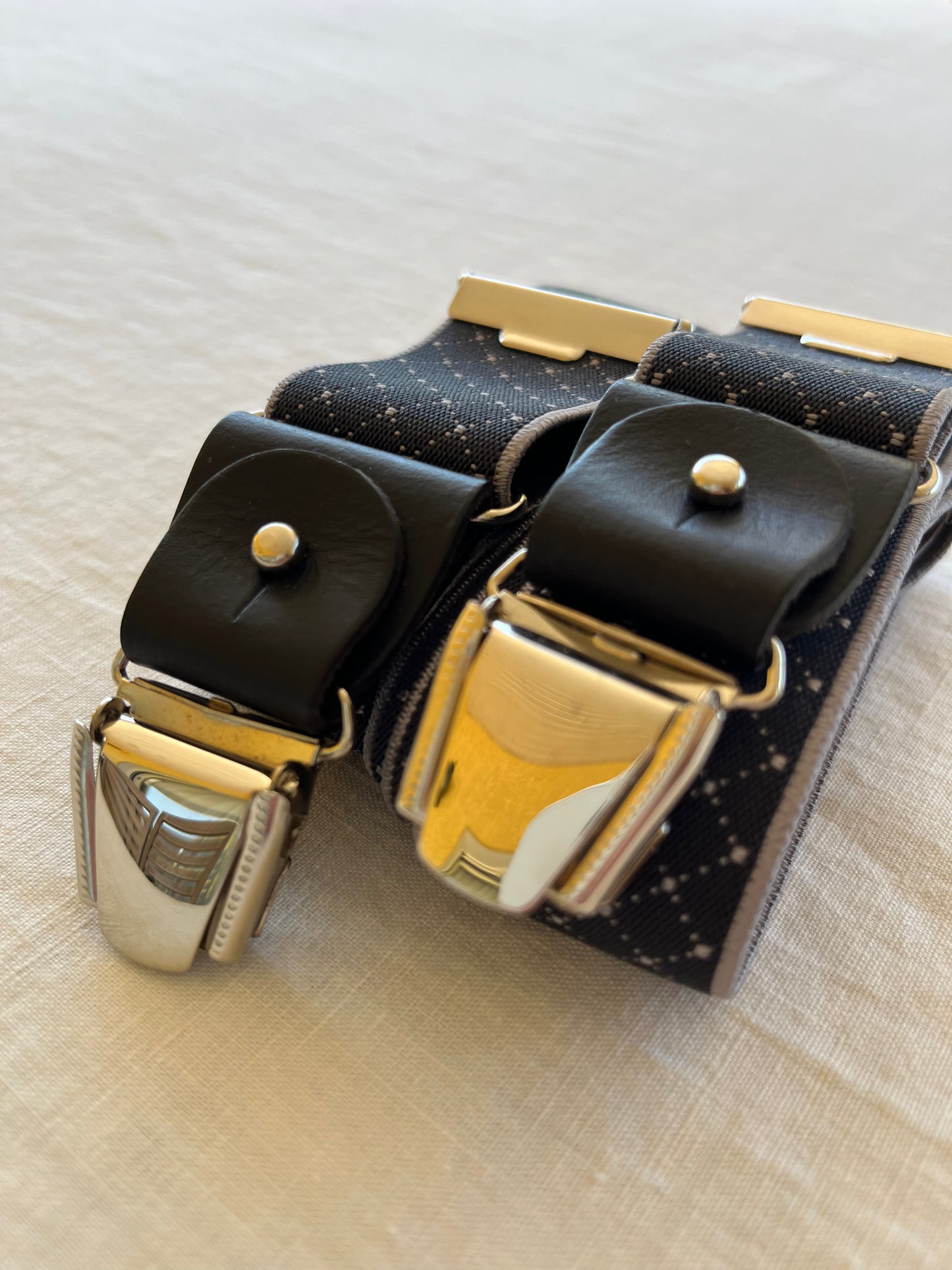 Bretelles homme bleu anthracite quadrille patte cuir Justin plie