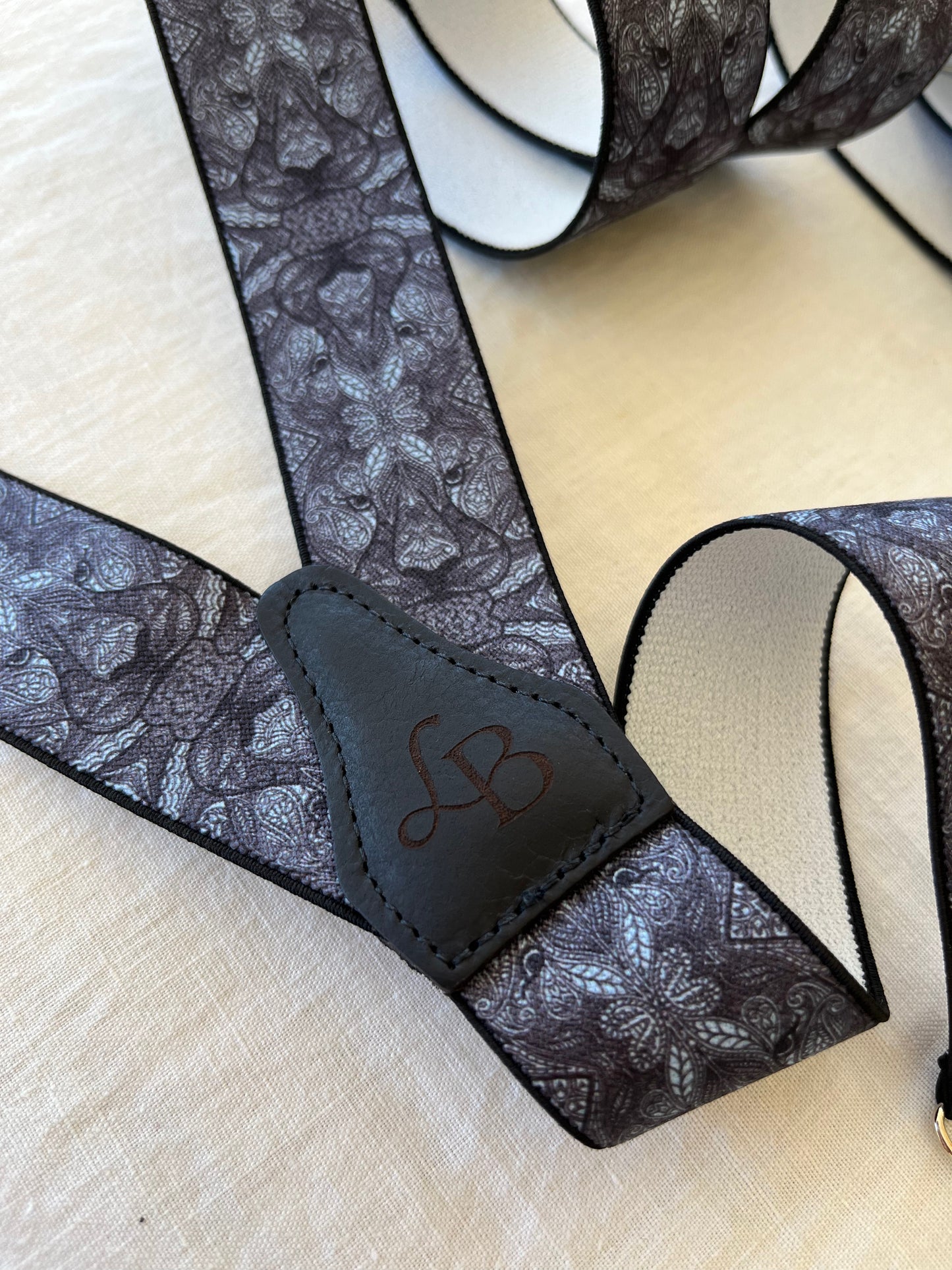 Bretelles homme bleu grisé tête tigre Arthur dos cuir