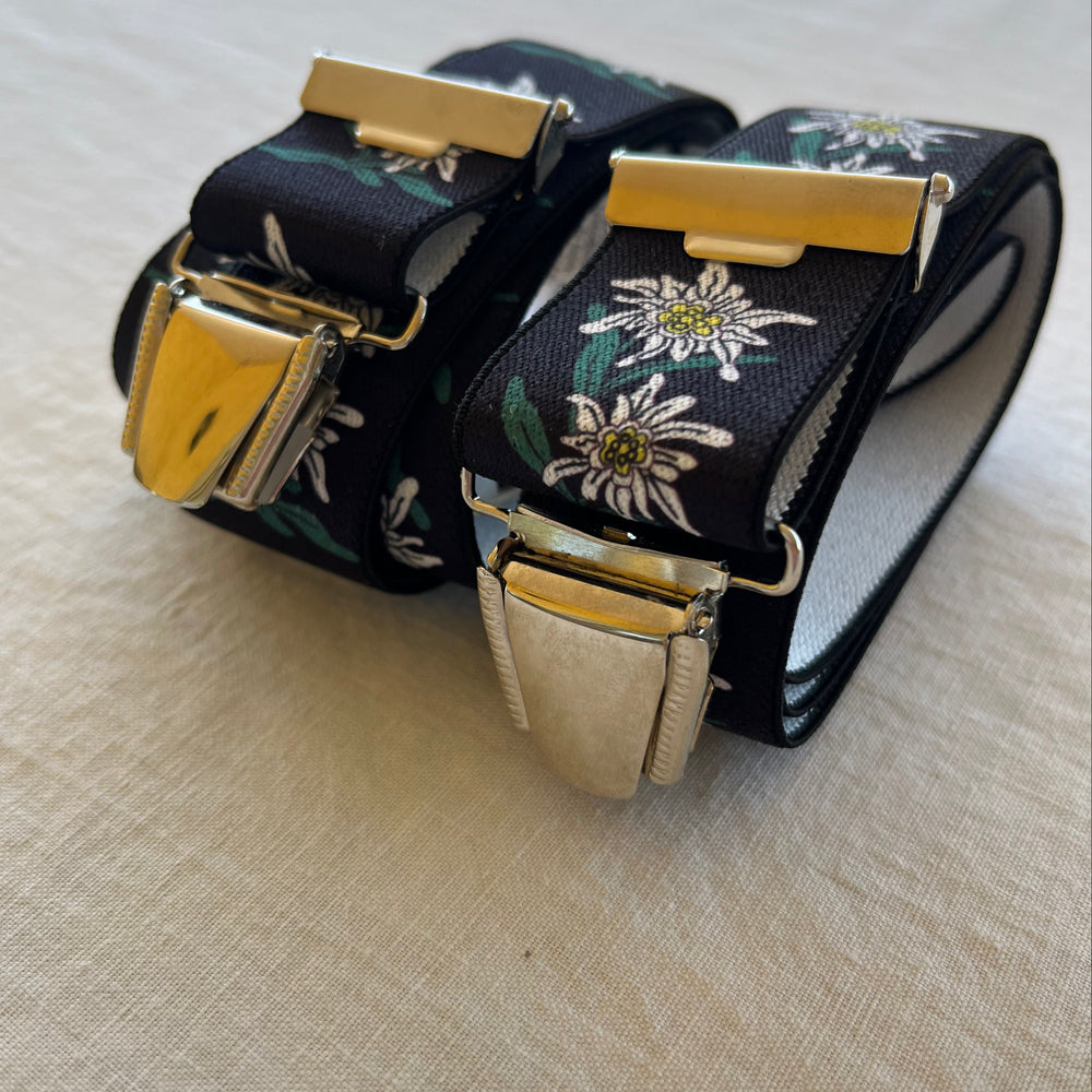 
                  
                    Bretelles homme bleu obscure fleur Hamilton plie
                  
                