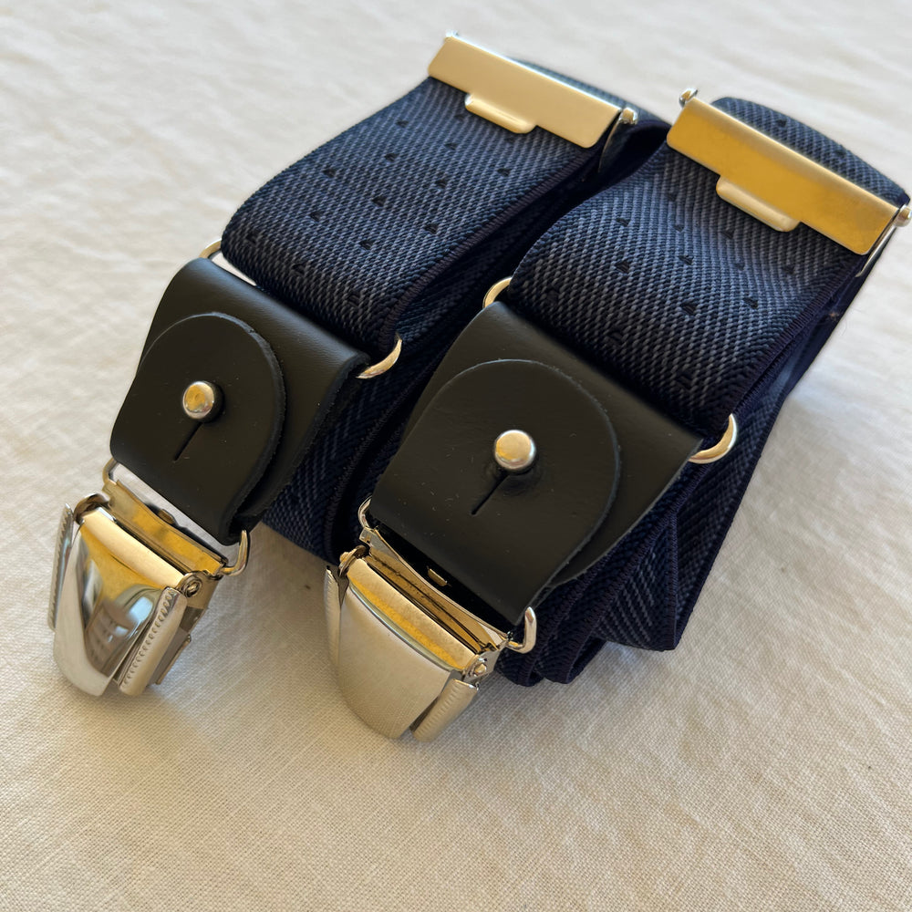 
                  
                    Bretelles homme patte cuir bleu marine pois Gustave plie
                  
                