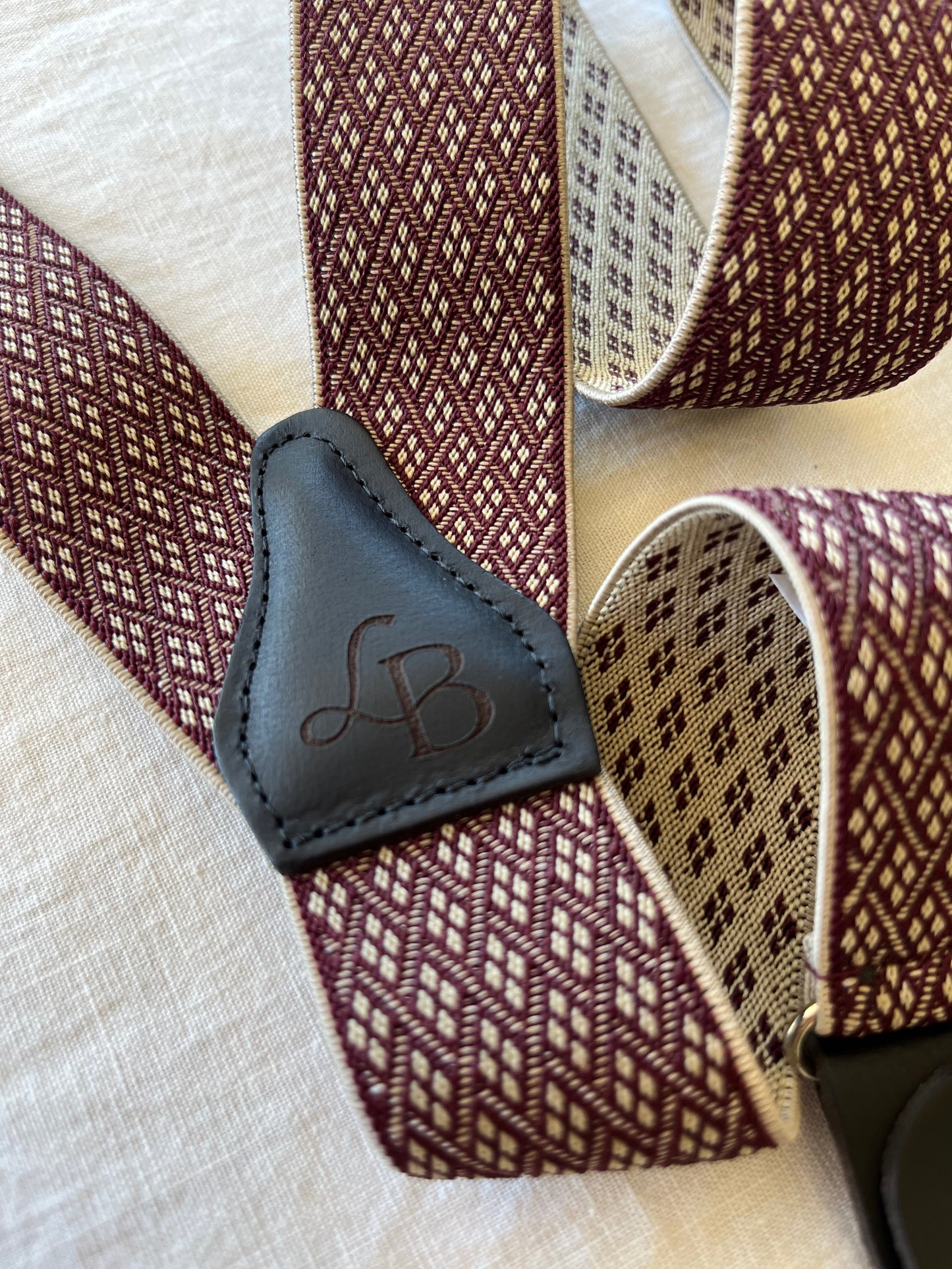 Bretelles homme patte cuir bordeaux losange quadrille Armand dos cuir