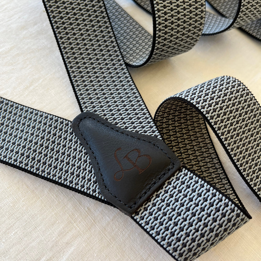 
                  
                    Bretelles homme quadrille bleu clair fonce Benjamin dos cuir
                  
                