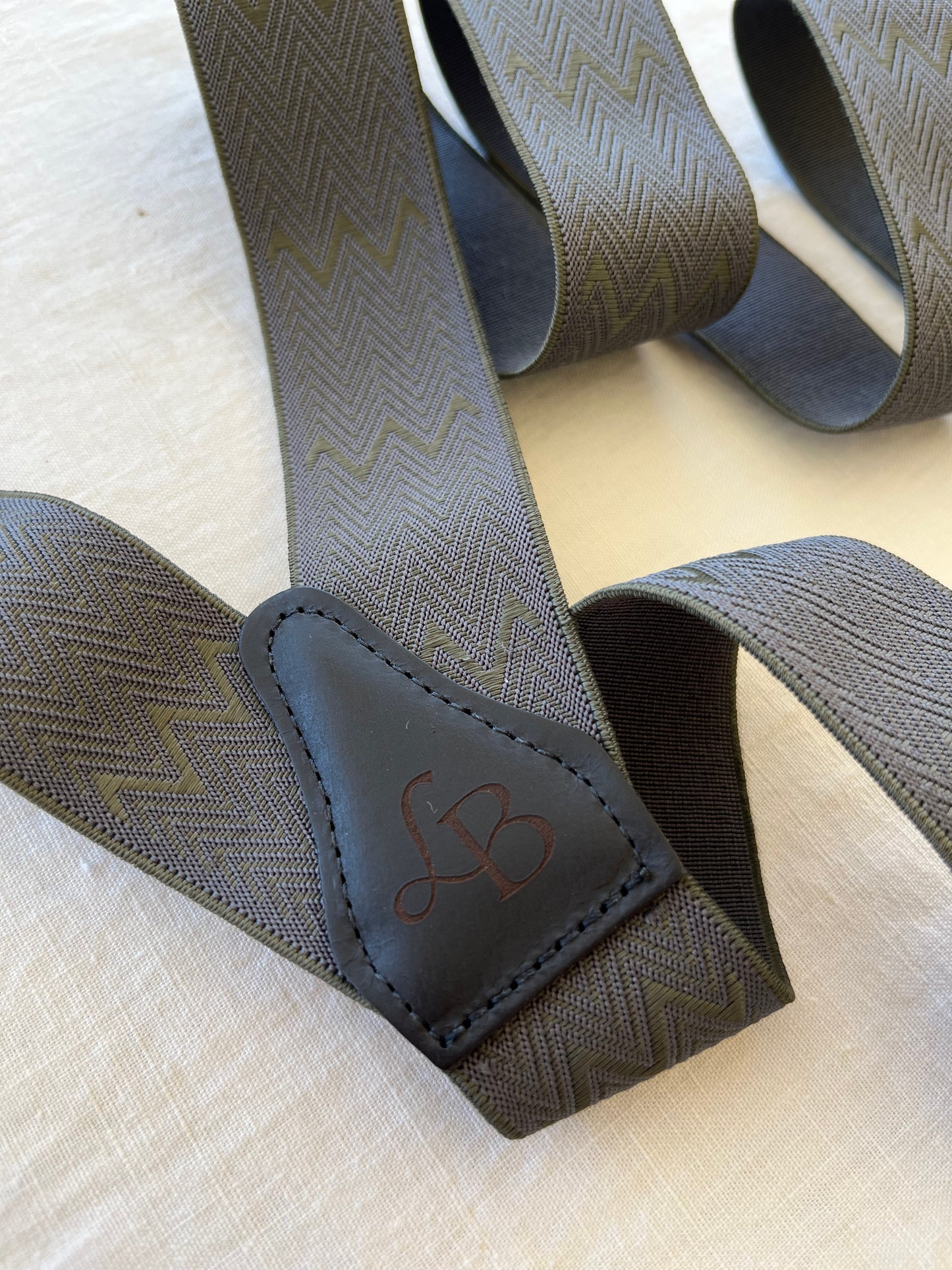 Bretelles homme vert profond zigzag Lucien dos cuir