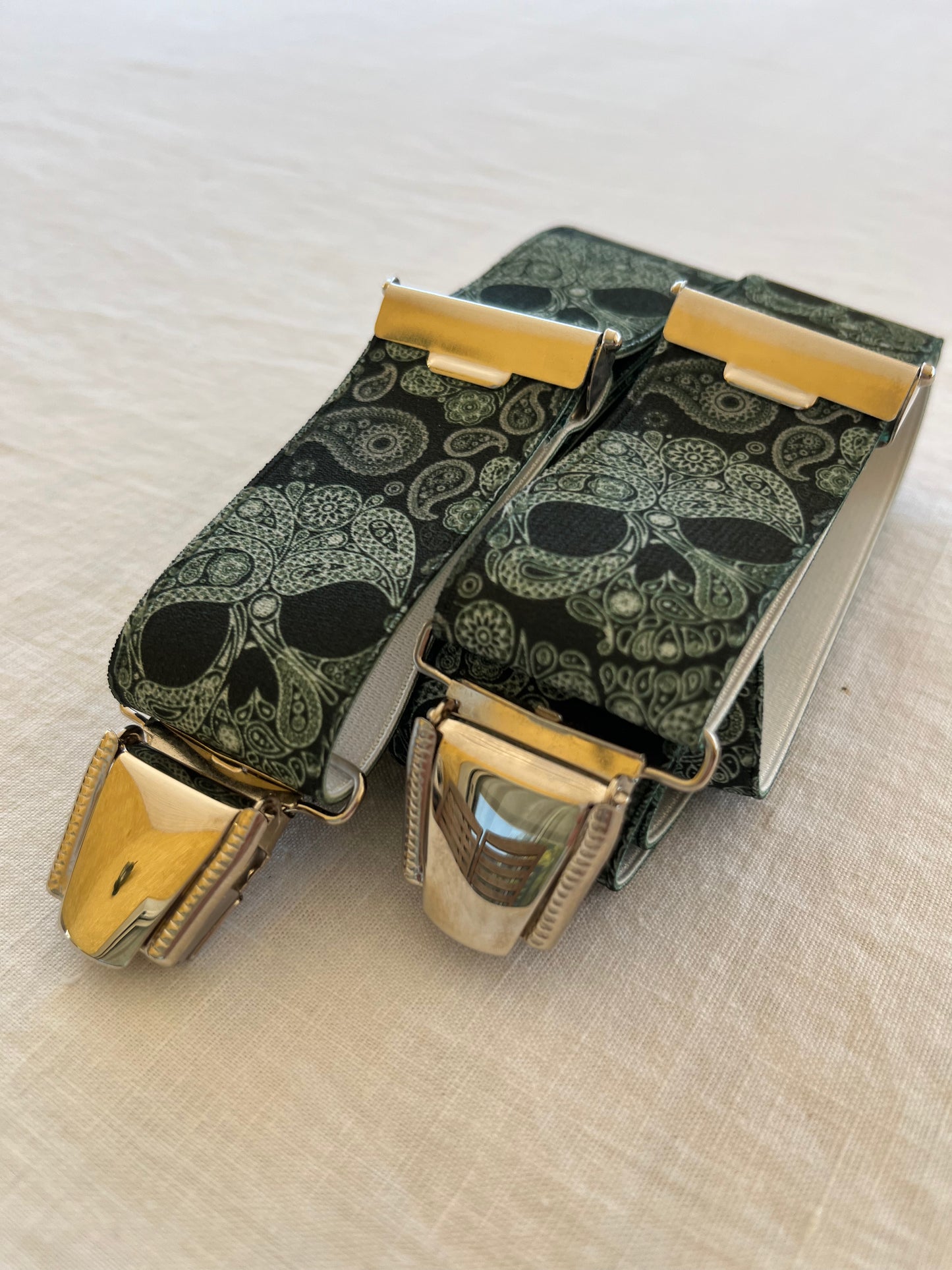 Bretelles homme vert tete de mort Emile plie