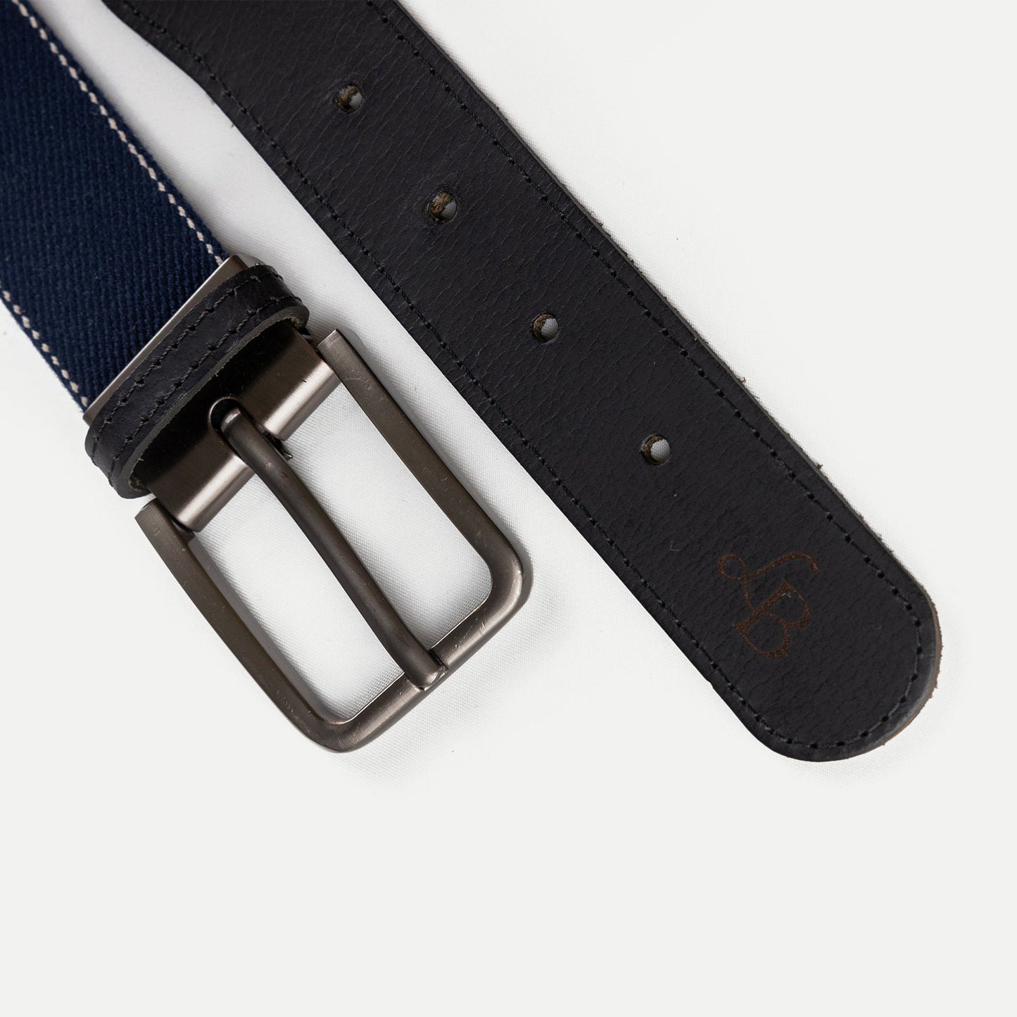 Ceinture bleu marine en tissu et cuir de Marcel detail