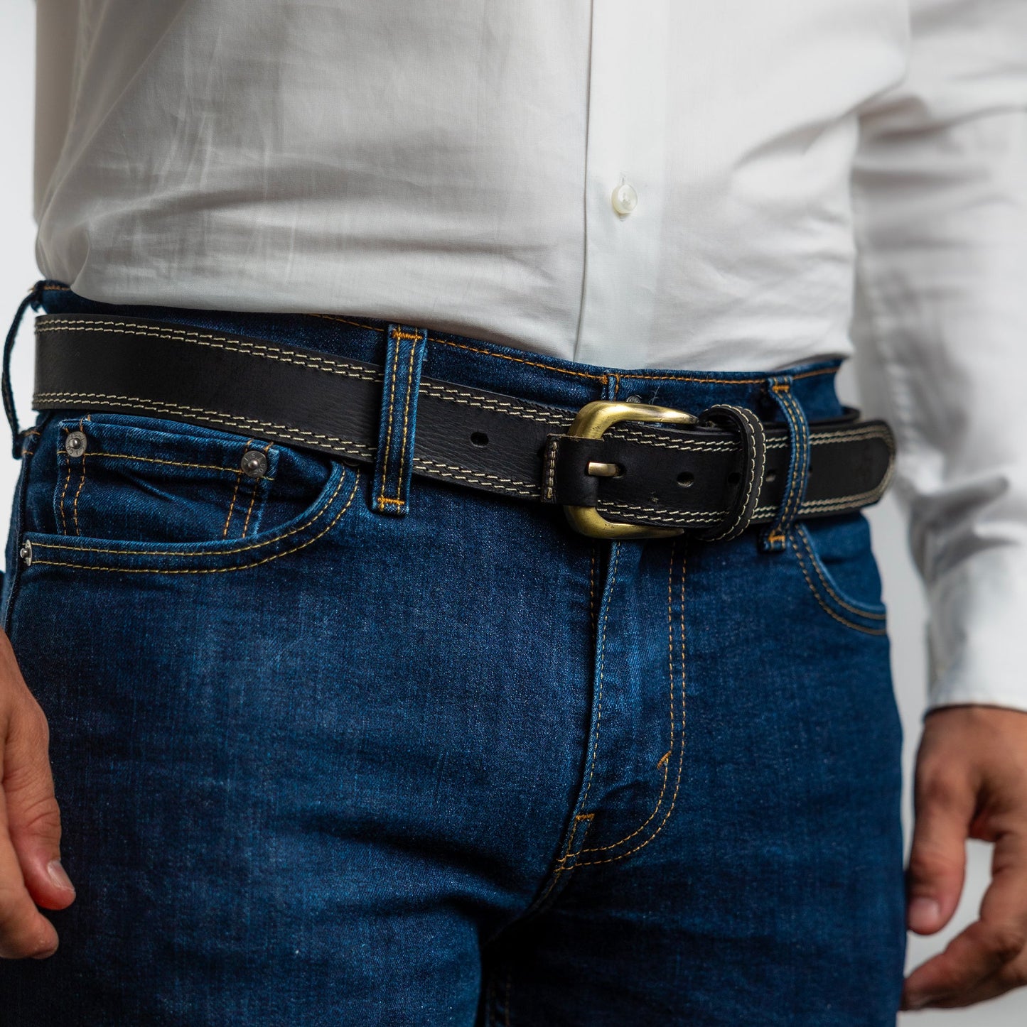 Ceinture en cuir noir double piqure de Camille pantalon