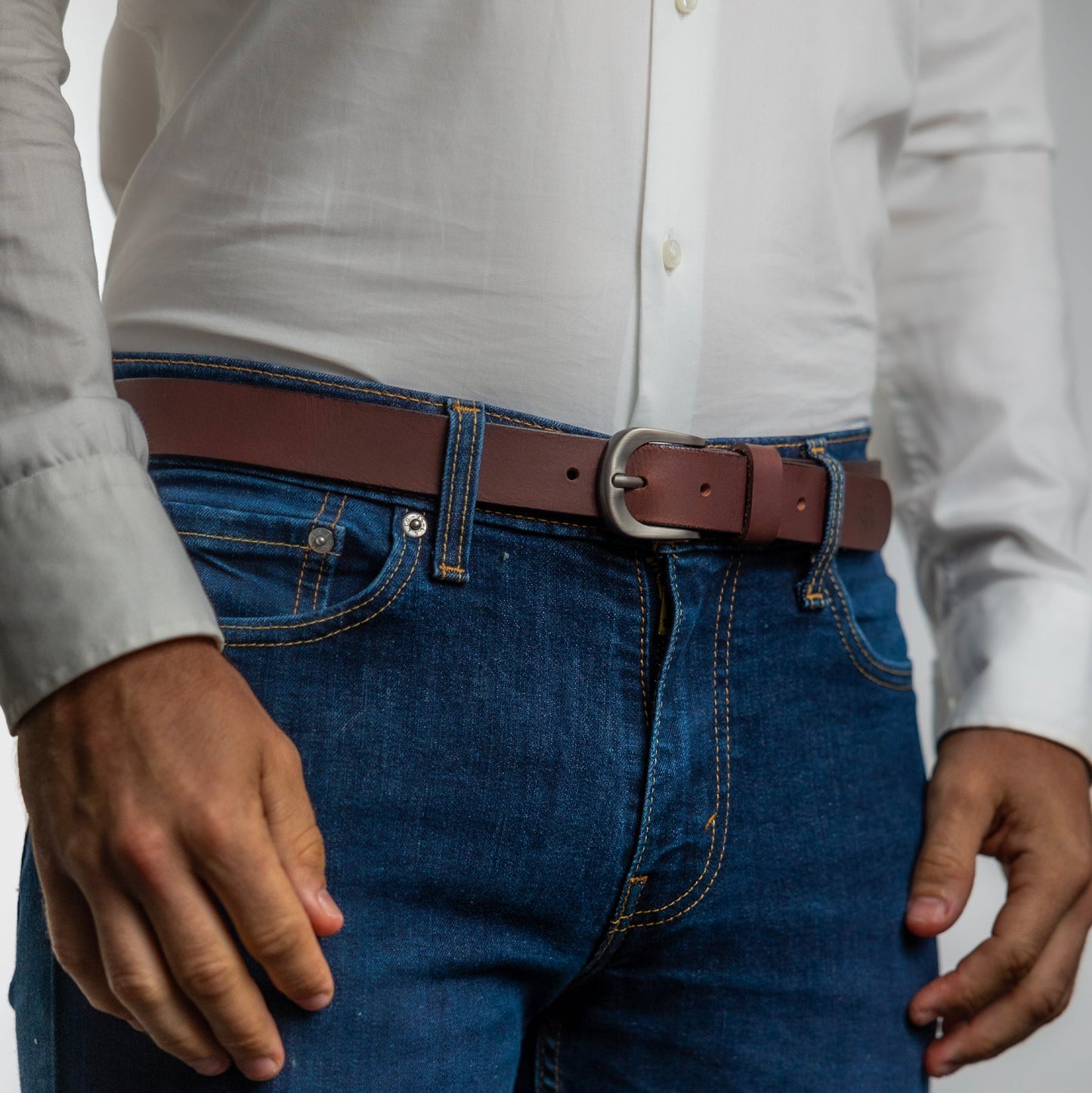 Ceinture fine en cuir marron de Celestin pantalon