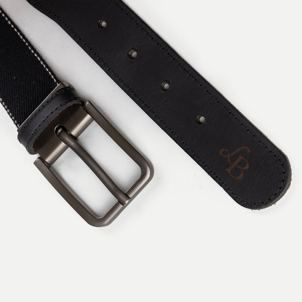 
                  
                    Ceinture noir en tissu et cuir de Gaston detail
                  
                