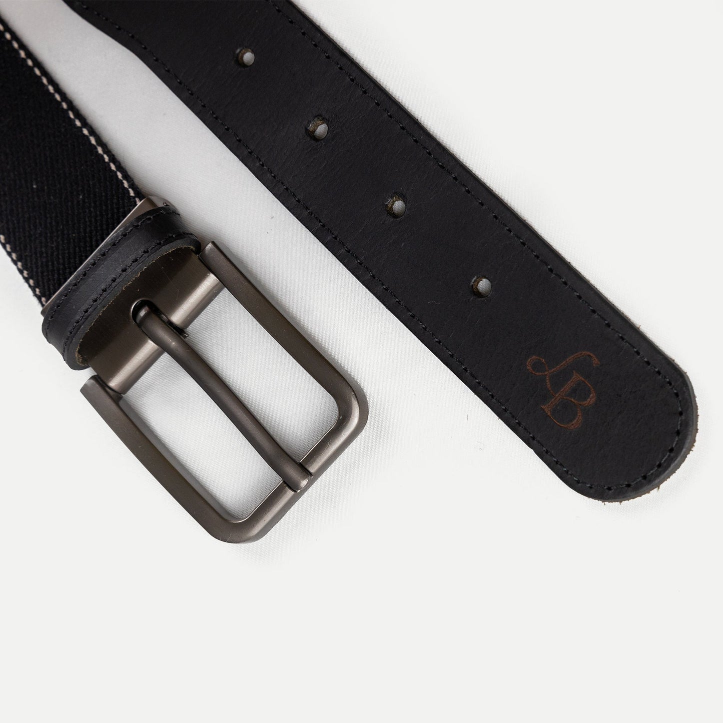Ceinture noir en tissu et cuir de Gaston detail