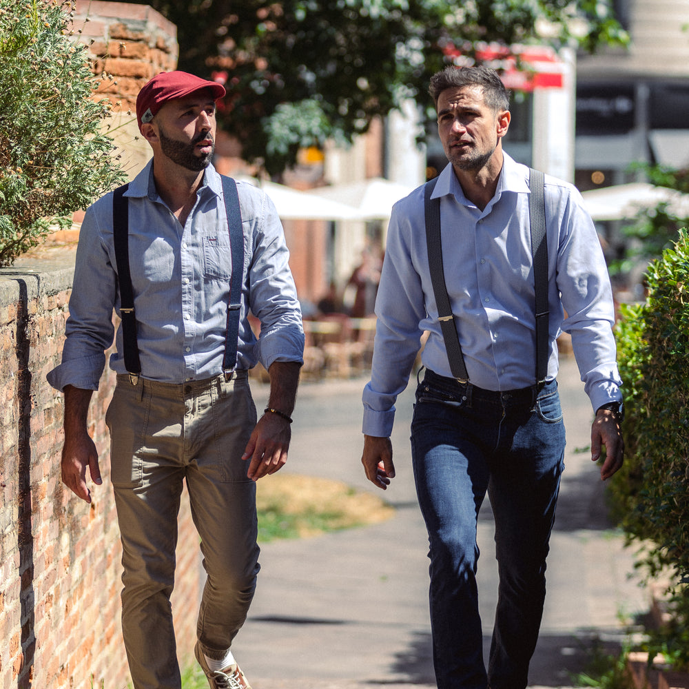 hero deux homme bretelle en chemise en ville