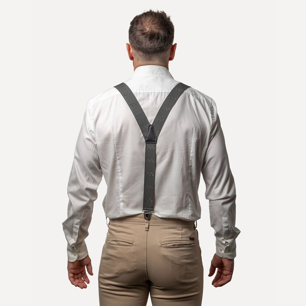
                  
                    homme dos chemise blancBretelle vert profond zigzag
                  
                
