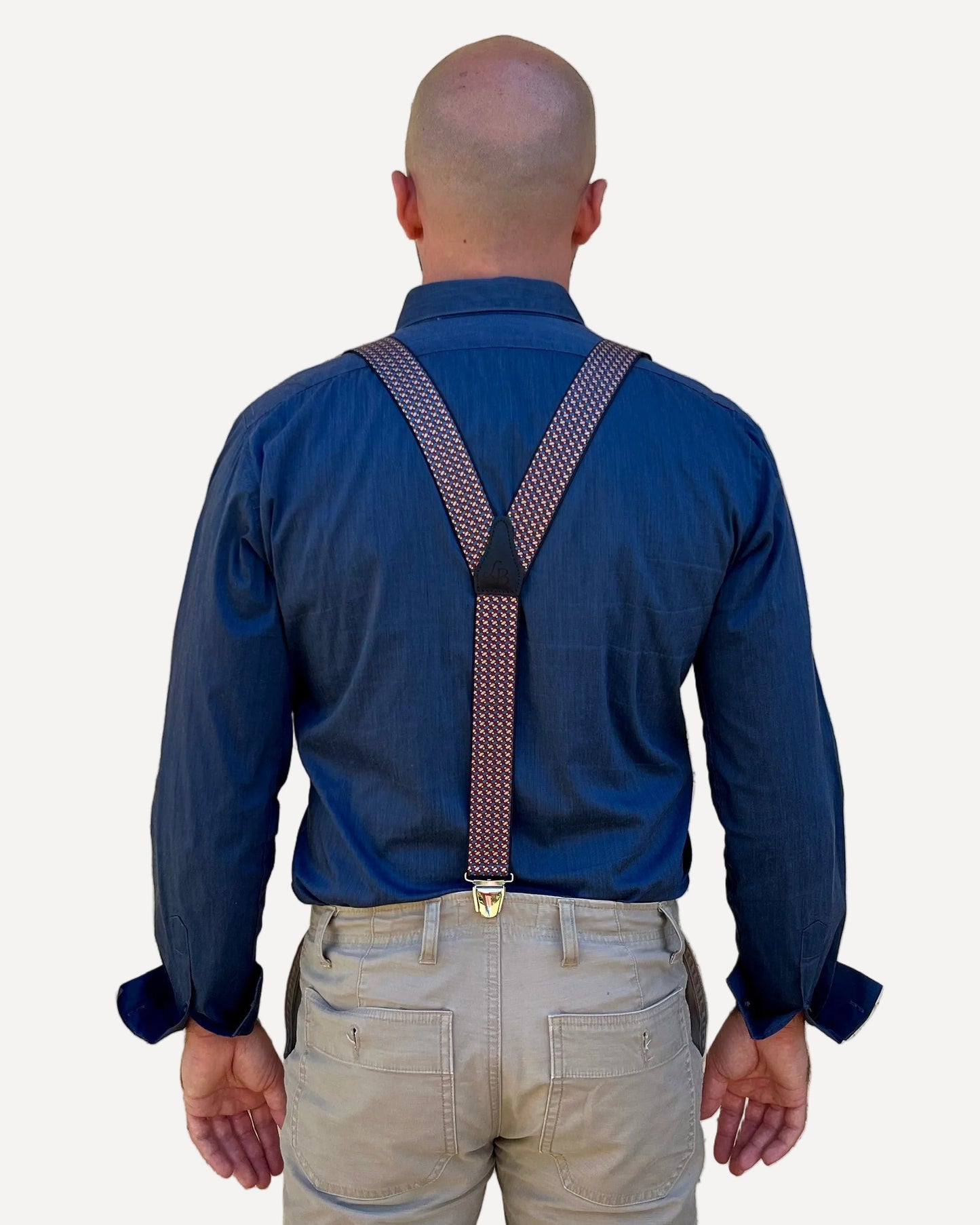 homme dos chemise bleu Bretelles bordeaux pointille seraphin