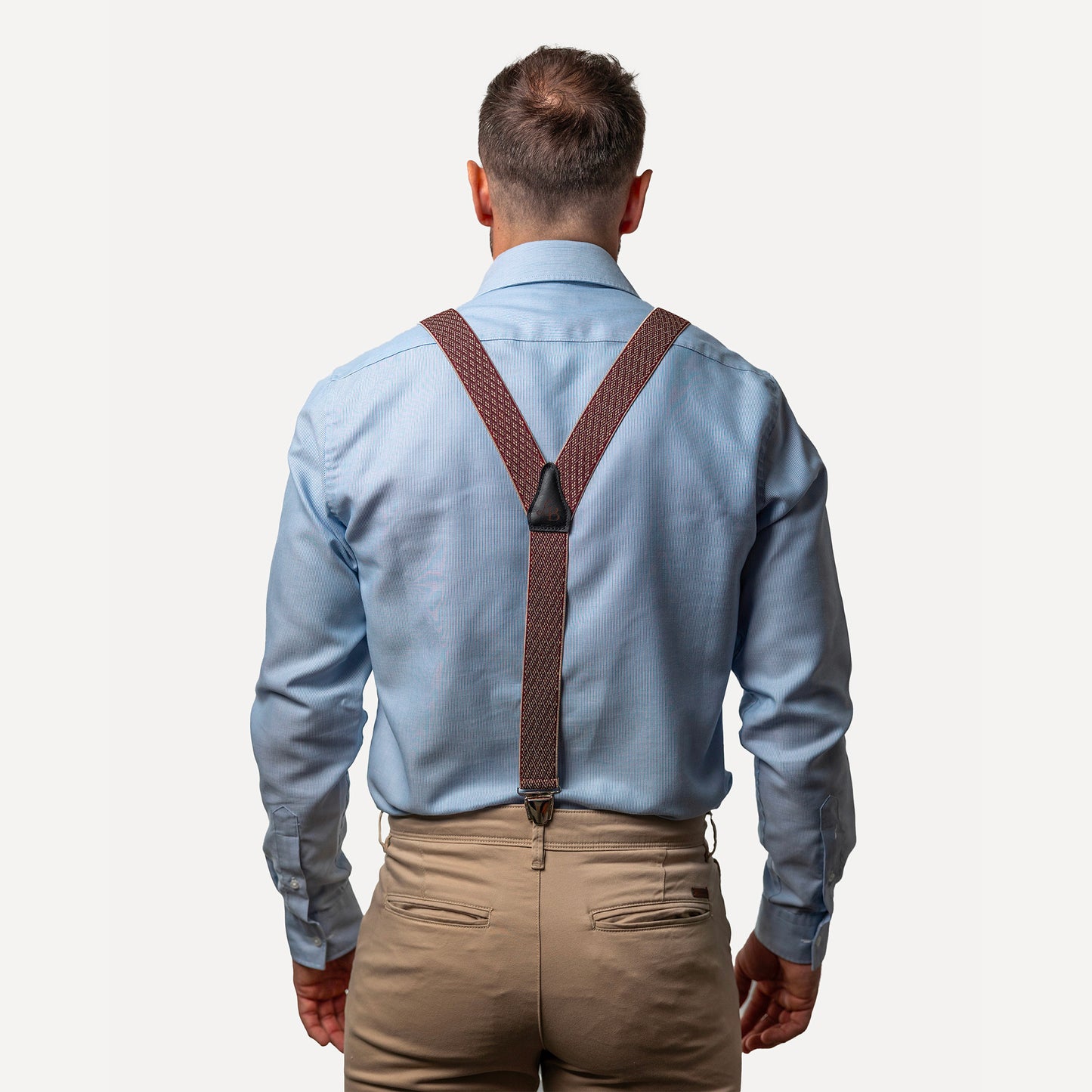 homme dos chemise bleue Bretelle bordeaux losange quadrille Armand