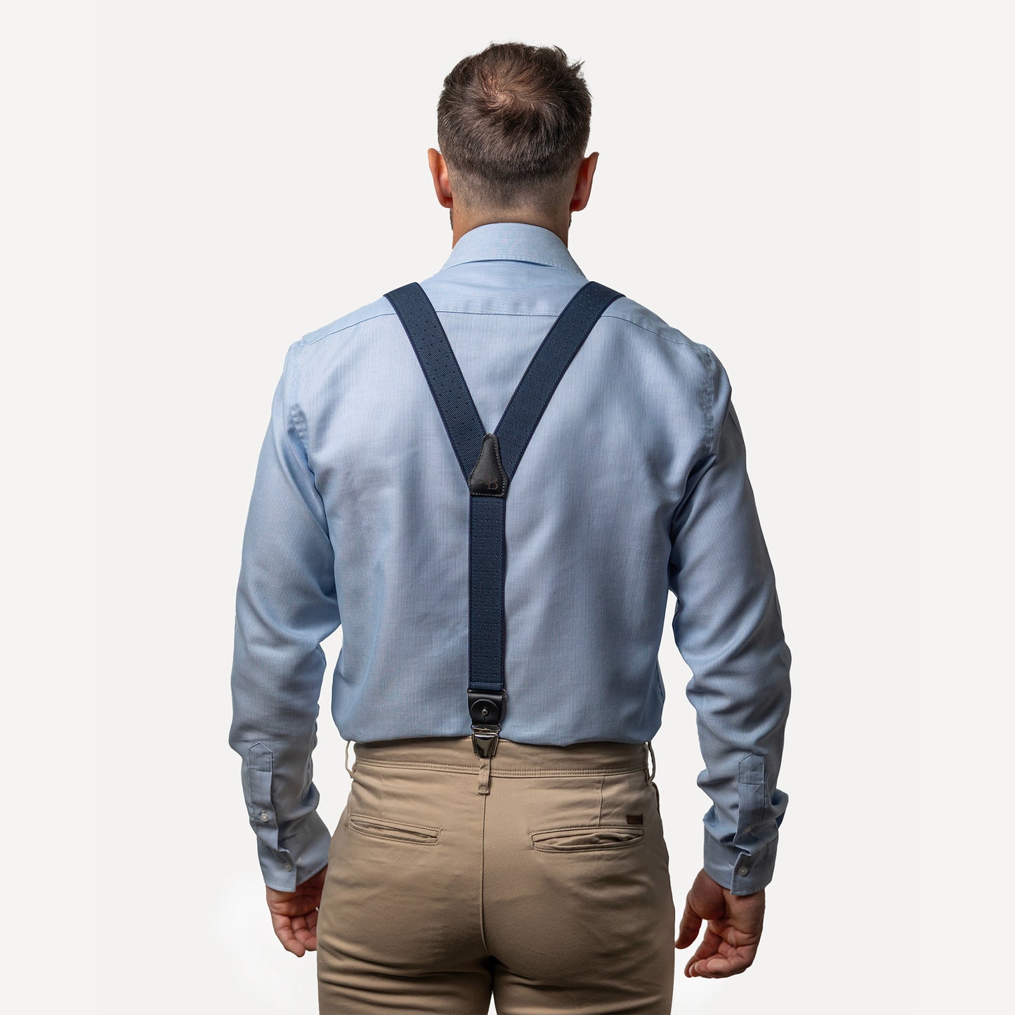 homme dos chemise bleue Bretelle patte cuir bleu marine pois Gustave