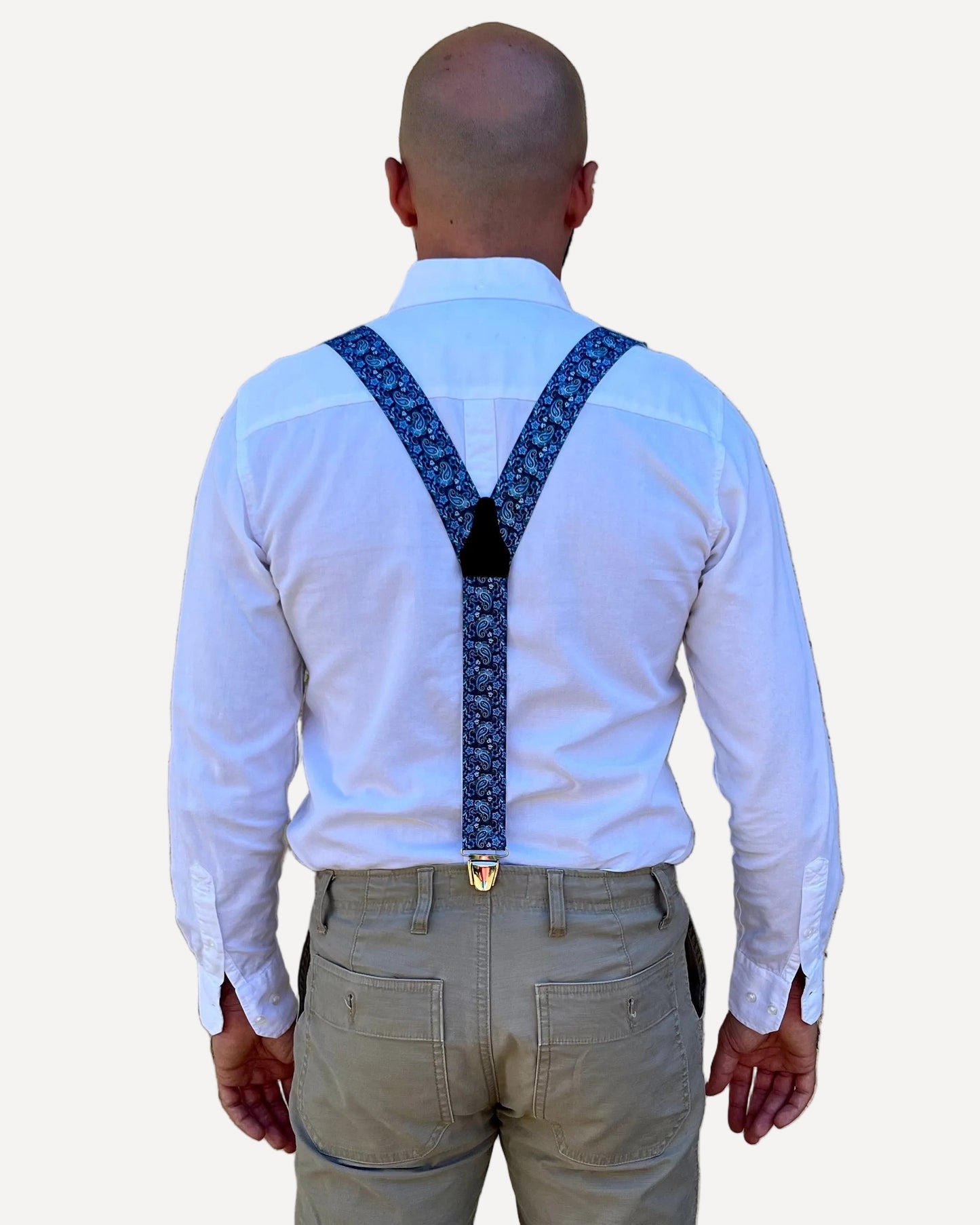 homme dos exterieur chemise blanche Bretelles fantaisie reve bleu obscure Valerefondgris