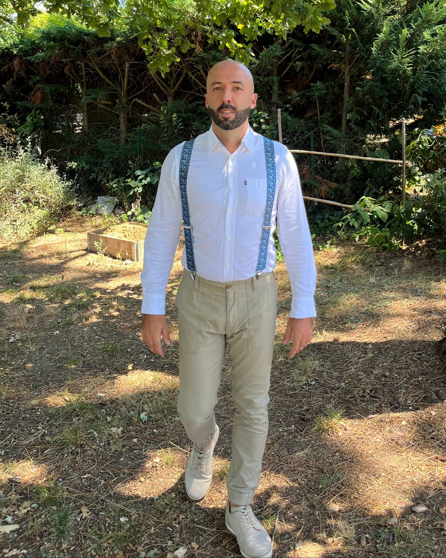 homme exterieur chemise blanche Bretelles fantaisie reve bleu obscure Valere ensemble