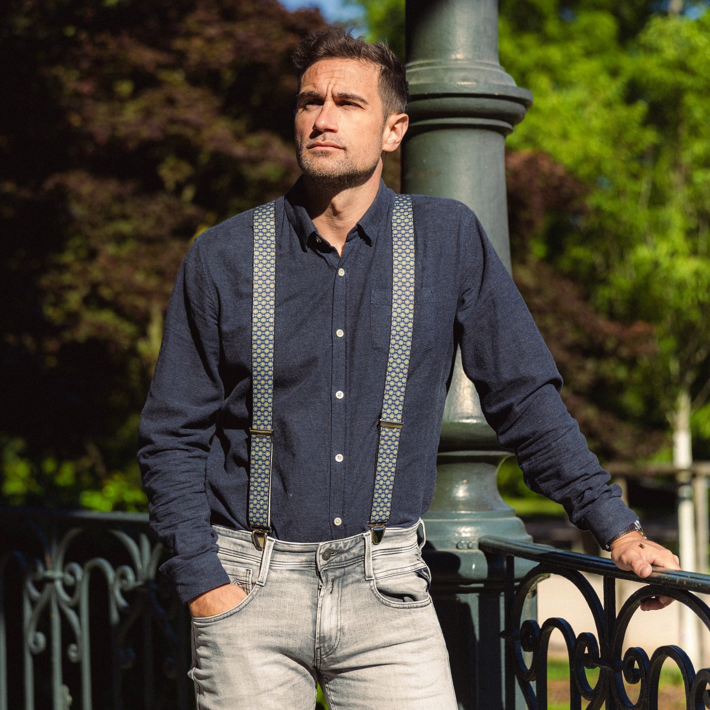 homme exterieur parc Bretelle fantaisie bleu à pois