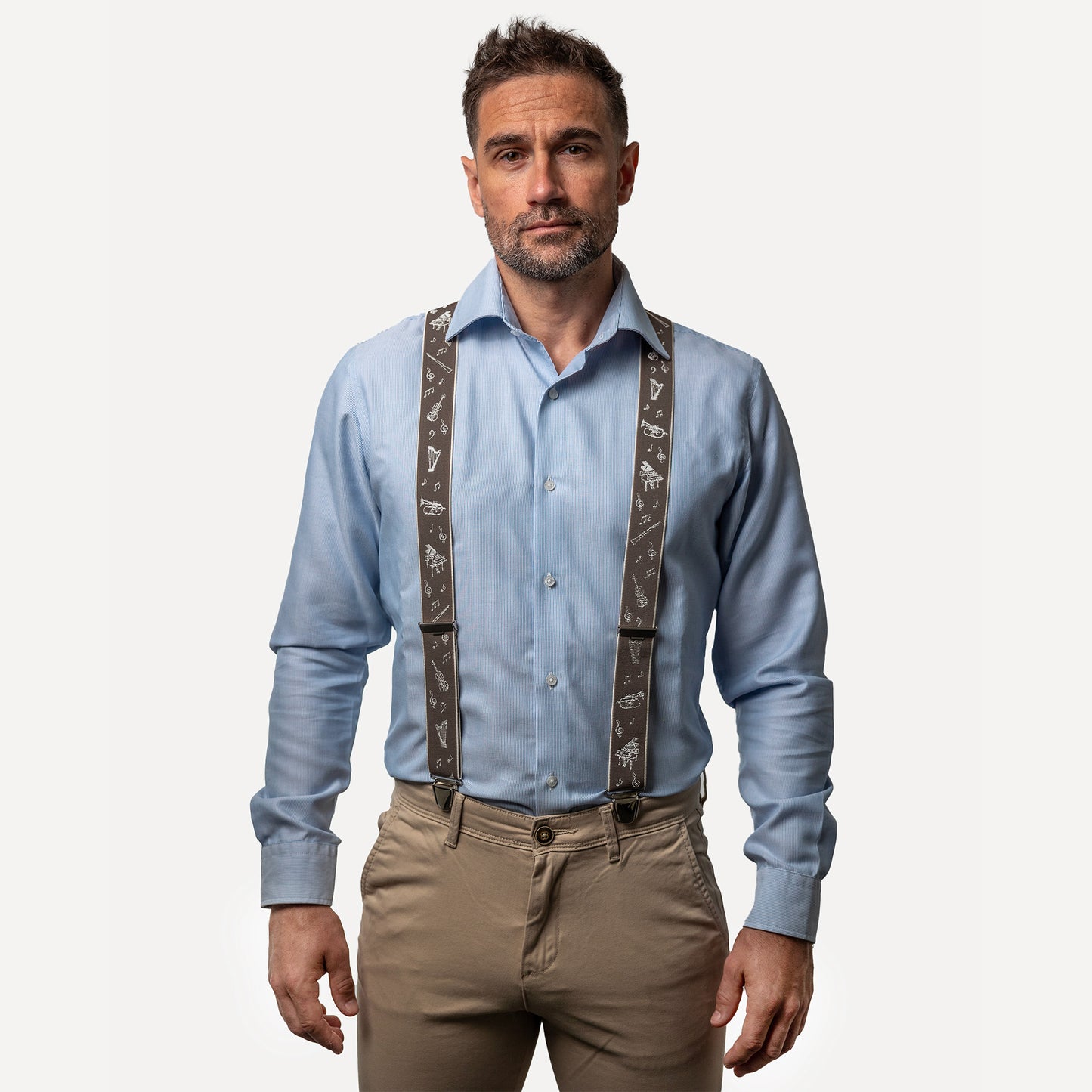 homme face chemise bleu Bretelle fantaisie beige musicale