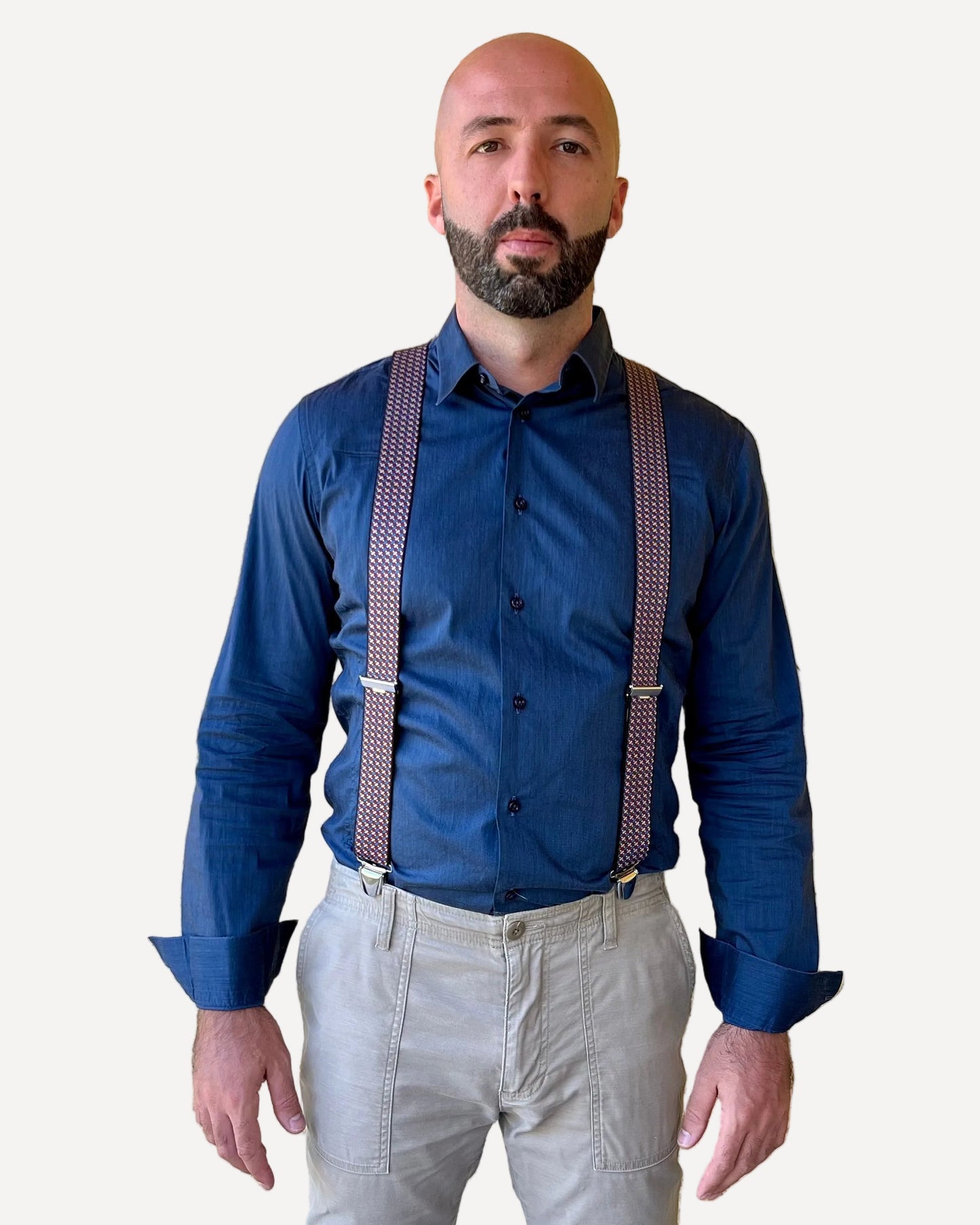homme face chemise bleu Bretelles bordeaux pointille seraphin