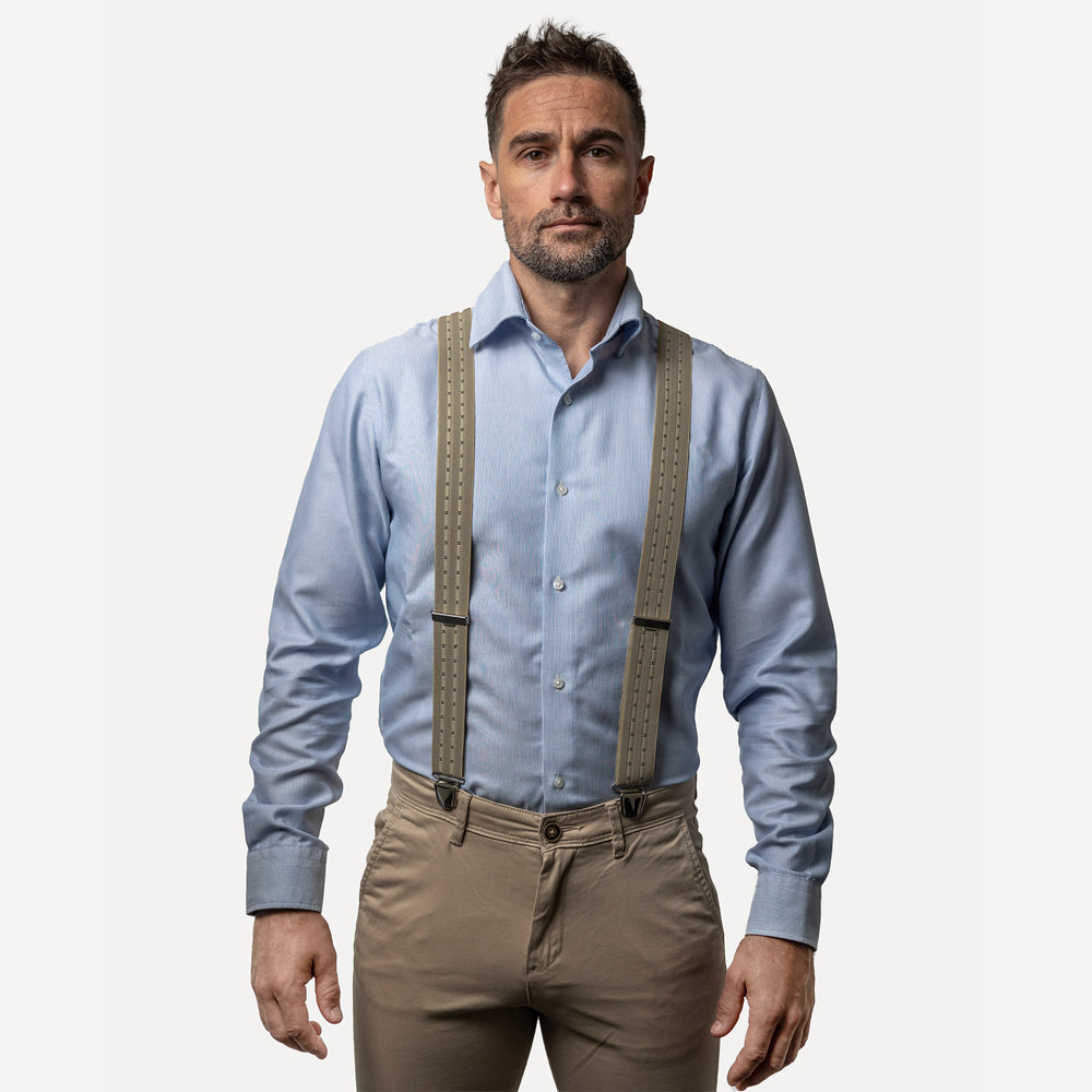 
                  
                    homme face chemise bleue Bretelle beige bande Alexandre
                  
                
