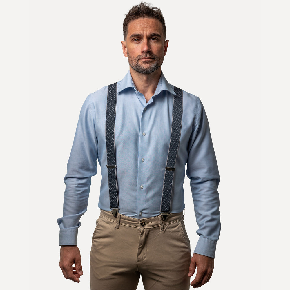 
                  
                    homme face chemise bleue Bretelle bleu anthracite quadrille Justin 
                  
                
