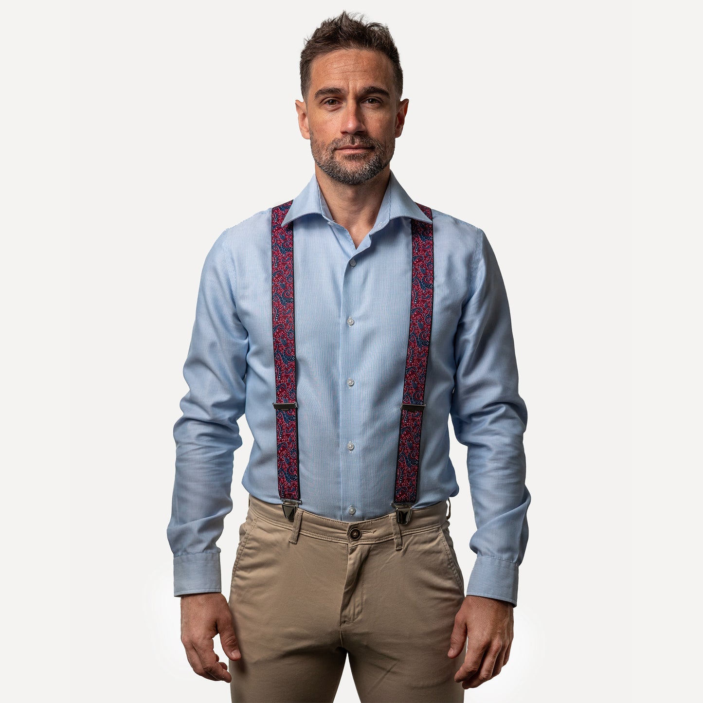 homme face chemise bleue Bretelle fantaisie paisley bordeaux